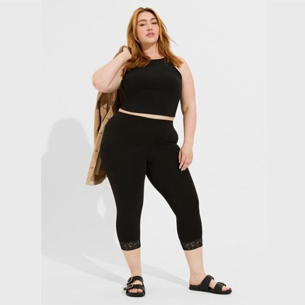 Torrid - Capri Lace Trim Legging in Deep Black​​​​​​